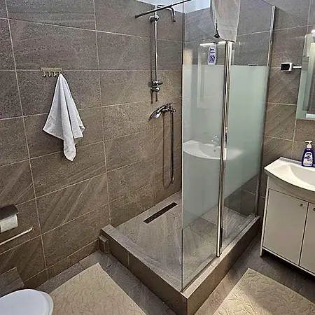 Aki Apartmanhotel